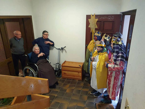 Dreikönigssingen der Sternsinger in Bad Emstal/Merxhausen